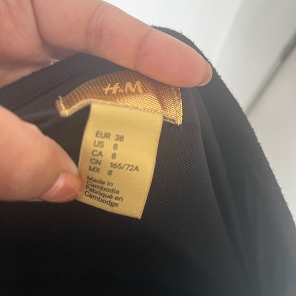 #83 🌺 5/$30 🌺 H&M stretchy ruched black skirt - Picture 6 of 8